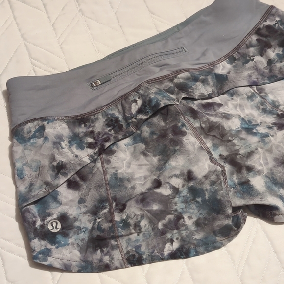 Lululemon Speed Up Shorts (4) - Picture 3 of 3